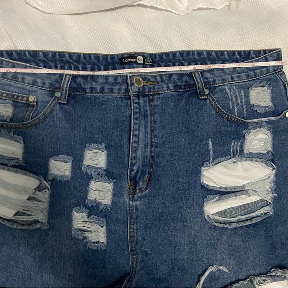Plus size Boohoo Destroyed Distressed Denim Highrise shorts Size 20 - Picture 4 of 8
